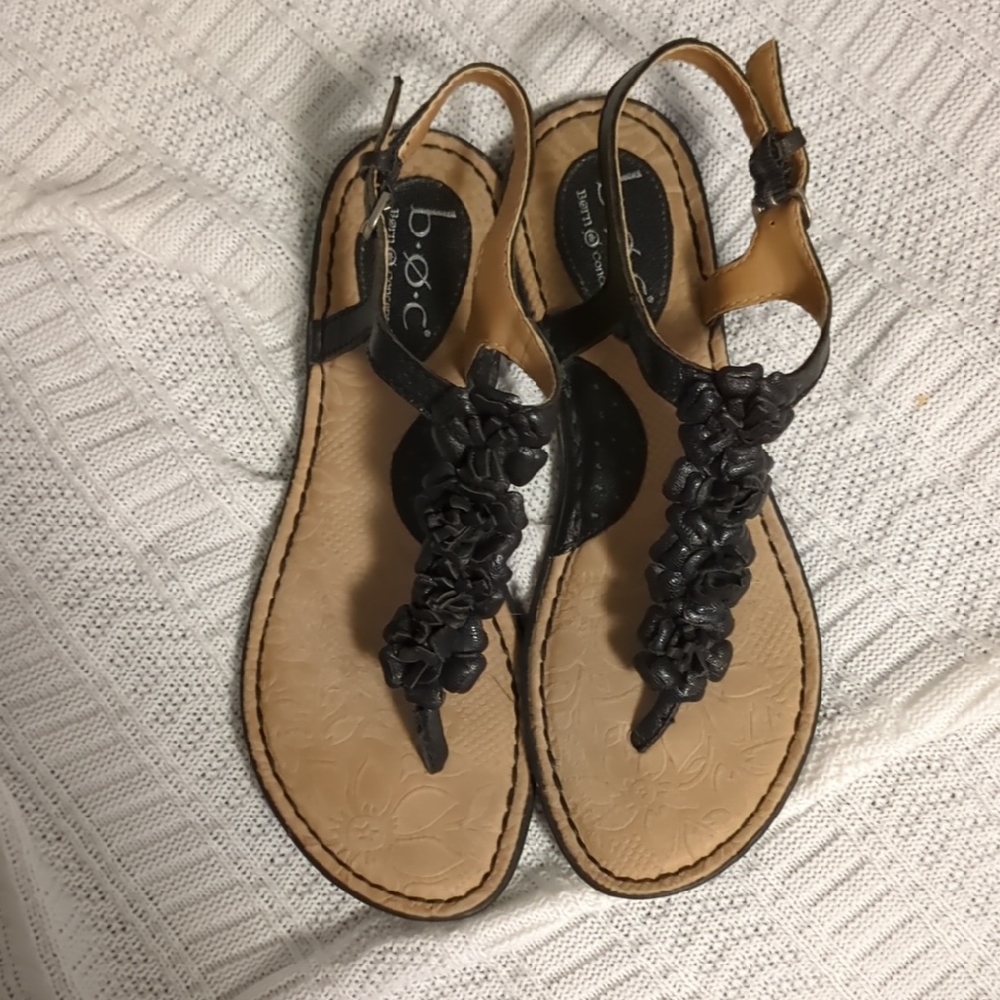 Stylish Black B.O.C. Slingback Sandals with Leather Floral Accent & Insole - EUC